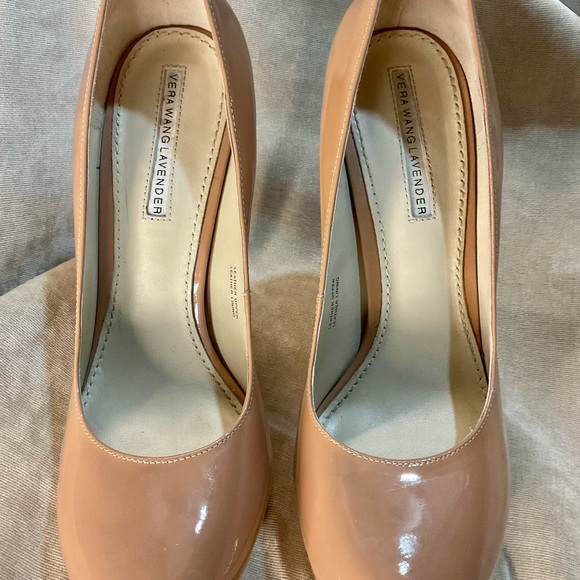 Vera Wang  Lavender Pumps with dust bag. Pretty in light pink. - Picture 6 of 12